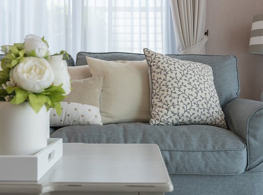 living room At Lee Mar Apartments located in Atlanta, GA 30341